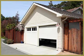 Metro Garage Door Service Warren, RI 401-326-2459 - serv-sid-res-gdr-19m